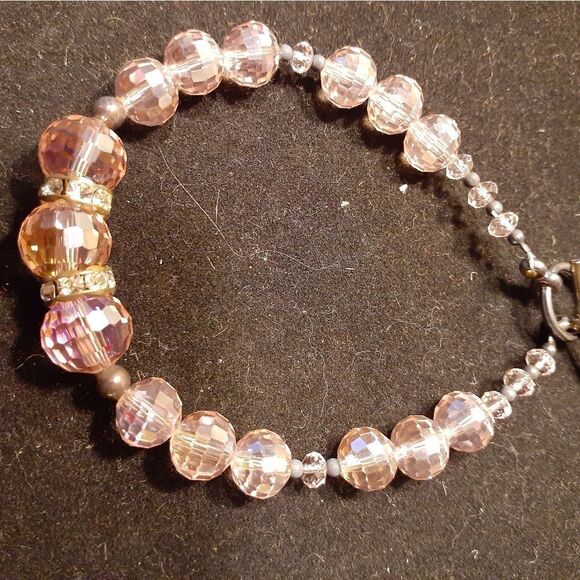 PINK CRYSTAL BRACELET  7.5" grey toggle clasp - Picture 1 of 6